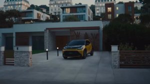 Uusi Aygo X Hybridi on ketterä ja kompakti crossover